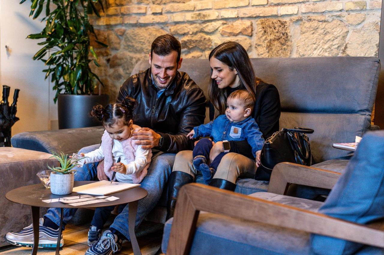 Gasometer Urban Suites Rome Exterior photo Family at the airport